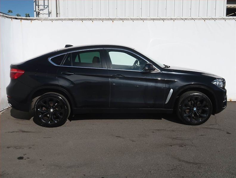 BMW X6 (2015) xDrive40d - fotka 6 z 21