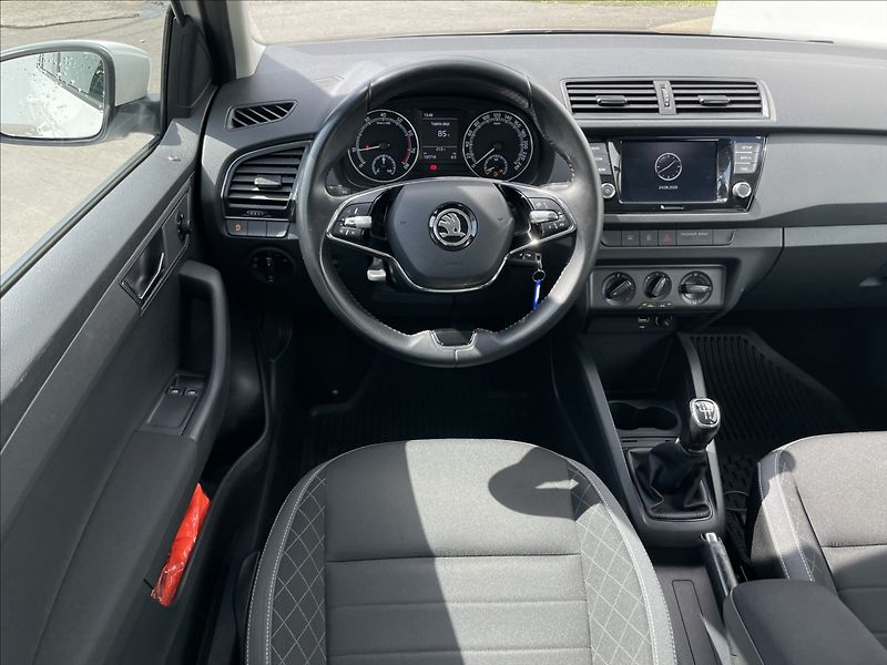Škoda Fabia 1,0 TSI Combi Ambition Tour - fotka 7 z 23