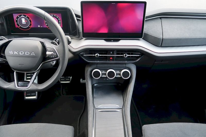 Škoda Kodiaq (2025) SportLine 2,0 TDi/110 kW DSG - fotka 16 z 32