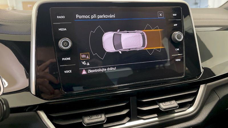 Volkswagen T-Roc (2024) R-Line 1.0 TSI 81kW - fotka 23 z 26
