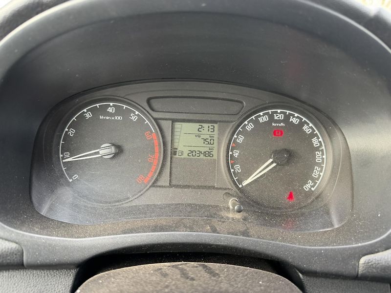 Škoda Fabia (2009) 2 1.4i 63kW, Nová STK - fotka 17 z 19