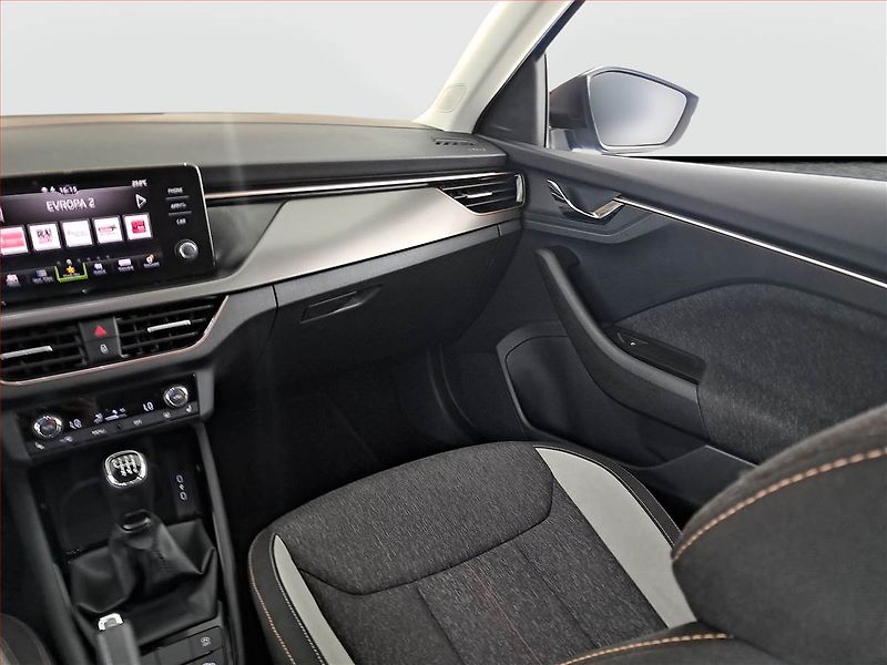 Škoda Scala (2019) 1.6 TDI, Tempomat - fotka 8 z 19