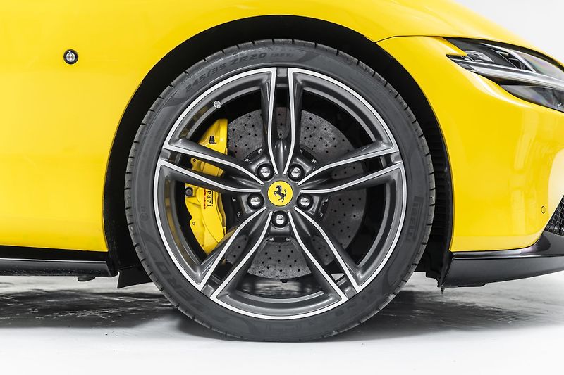 Ferrari Roma Giallo modena*krásná výbava - fotka 43 z 45