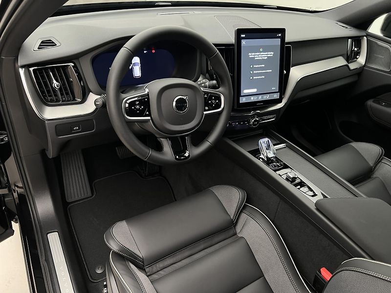 Volvo XC60 (2026) B5 AWD BLACK EDITION PLUS AUT - fotka 4 z 45