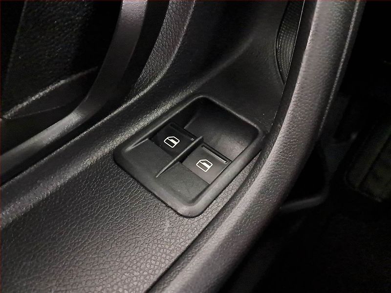 Škoda Fabia (2012) Ambiente 1.2 TSI, Serv.kniha - fotka 16 z 17