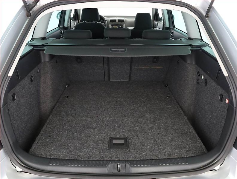Škoda Octavia (2012) 2.0 TDI, 4X4, Serv.kniha - fotka 16 z 17