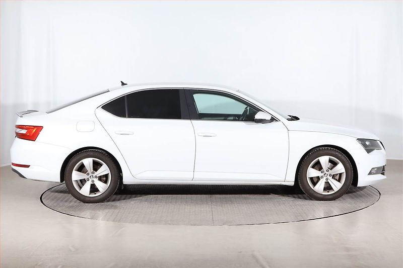Škoda Superb (2015) 2.0 TDI, Automat, Bi-Xenony - fotka 6 z 20