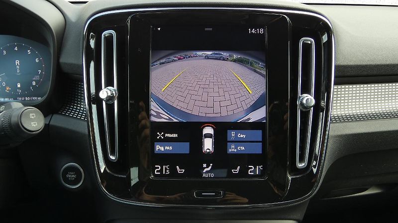 Volvo XC40 B4 AWD R-Design - fotka 15 z 22