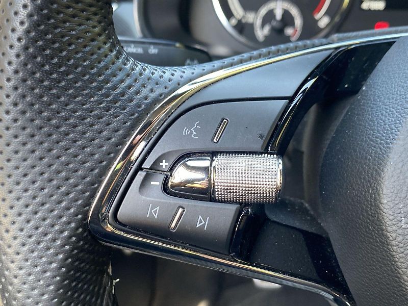 Škoda Kamiq (2020) 1.0 TSI Style - fotka 22 z 33