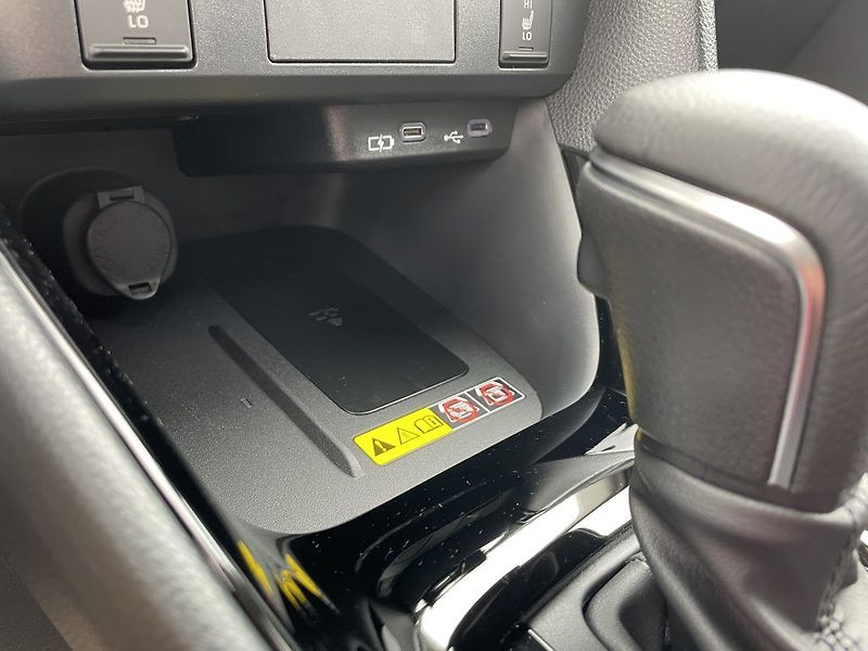 Toyota Yaris 1.5 Hybrid Style ODBĚR ihned - fotka 19 z 27