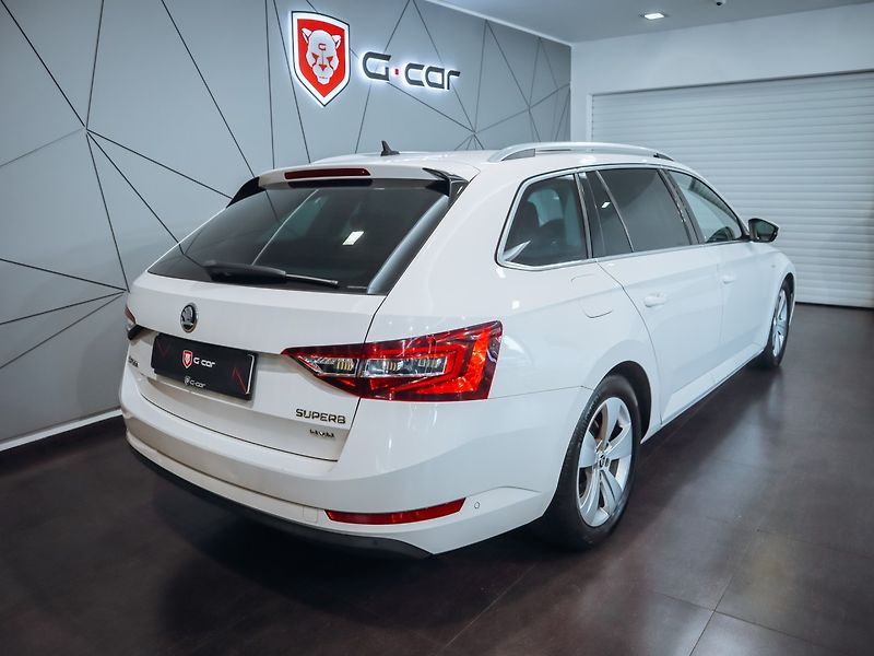 Škoda Superb 2.0 TDI DSG 140kW 4x4 L&K - fotka 5 z 25