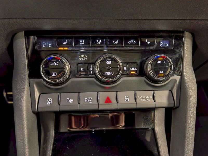 Škoda Karoq (2024) 2.0 TDI 110 kW DSG 4x4 Sportli - fotka 18 z 32