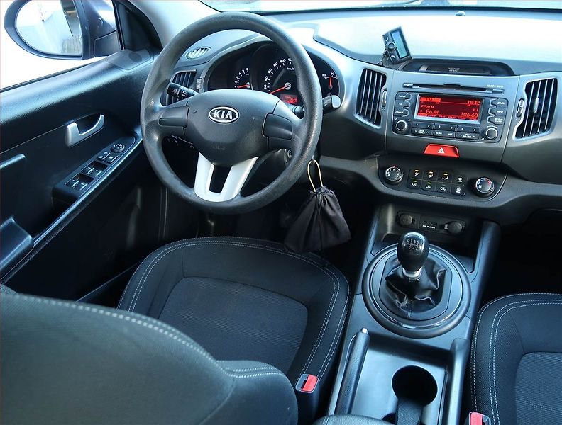 Kia Sportage (2011) 1.6 GDI, Tempomat - fotka 7 z 15