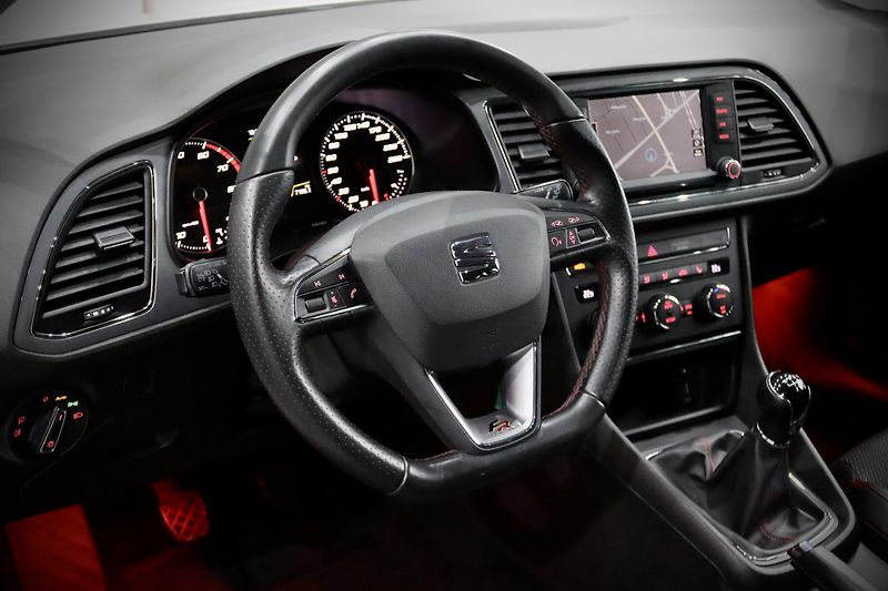 Seat Leon  1.4 TSI 92 kW FR - fotka 12 z 35