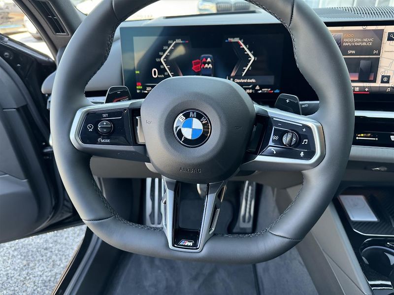 BMW Řada 5 520d xDrive Sedan - fotka 9 z 15