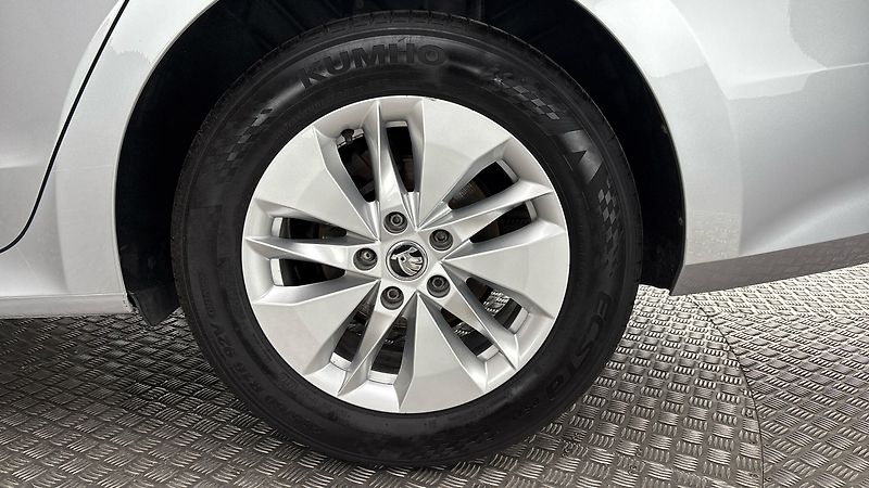 Škoda Octavia 2.0 TDI Ambition Combi - fotka 19 z 25