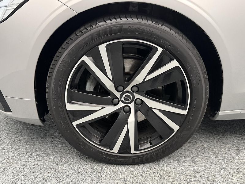 Volvo V90 B5 AWD PLUS DARK REZERVACE - fotka 36 z 36