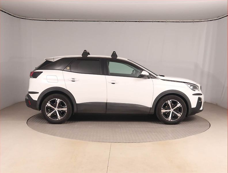 Peugeot 3008 (2020) 1.2 PureTech, Serv.kniha - fotka 6 z 15