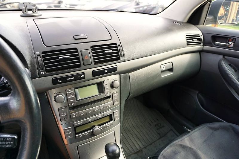 Toyota Avensis (2007) 2,4 16V 120 kW - fotka 28 z 29