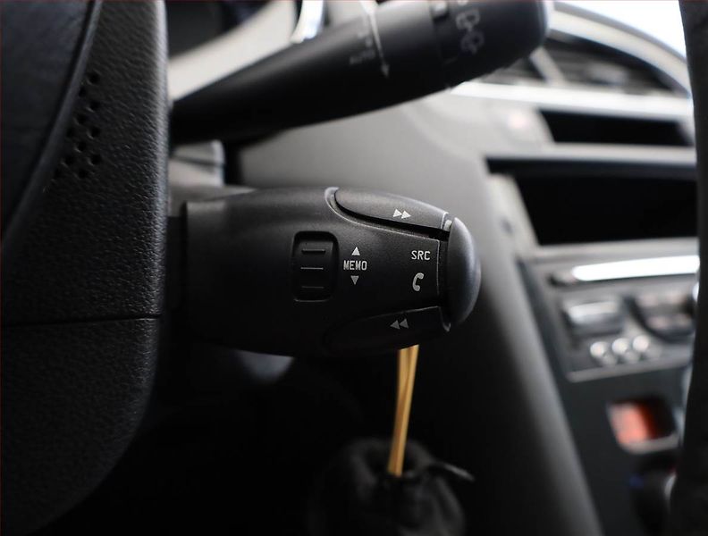 Peugeot 5008 (2016) 1.6 BlueHDi, Automat, 7 míst - fotka 16 z 20