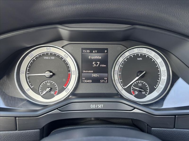 Škoda Superb 2,0 TDi AT Style SERVIS - fotka 43 z 43