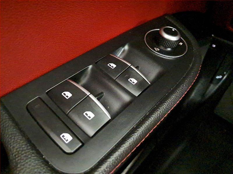 Alfa Romeo Giulia (2017) 2.0 Turbo - fotka 17 z 17