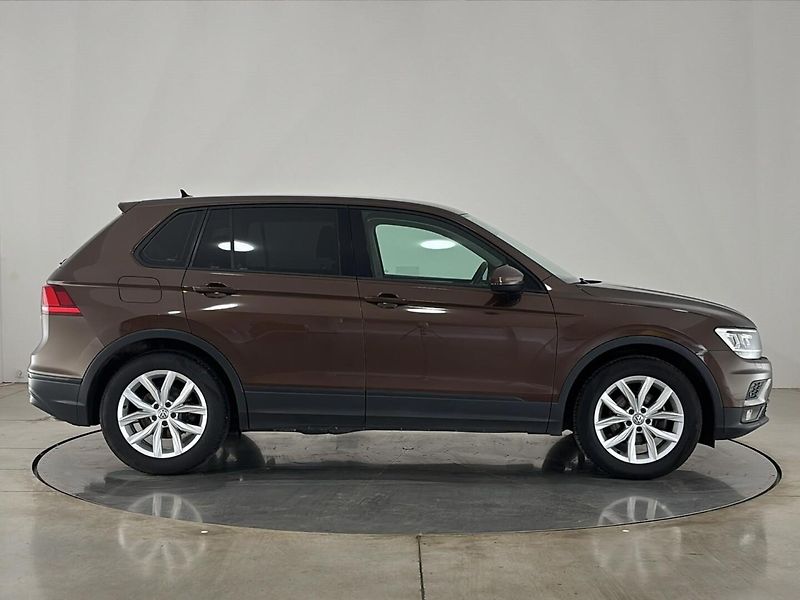 Volkswagen Tiguan Trendline DSG - fotka 16 z 27