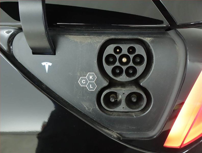 Tesla Model Y (2023) Long Range AWD 79kWh, SoH 92% - fotka 23 z 24