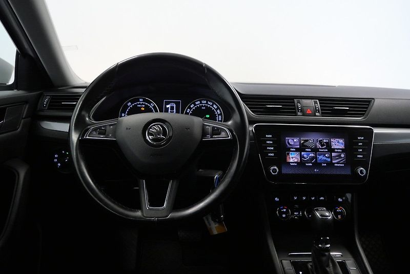 Škoda Superb - fotka 17 z 24