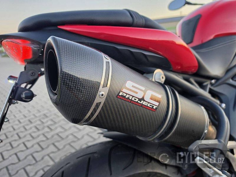 Triumph Speed Triple (2015) - fotka 4 z 19