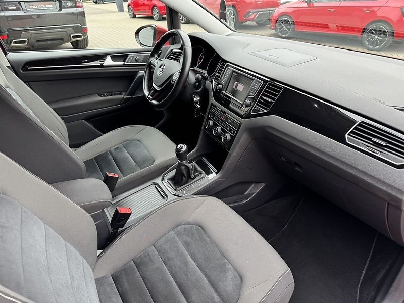 Volkswagen Golf Sportsvan (2016) 1.4TSi HighLine Xenony Navi - fotka 13 z 48