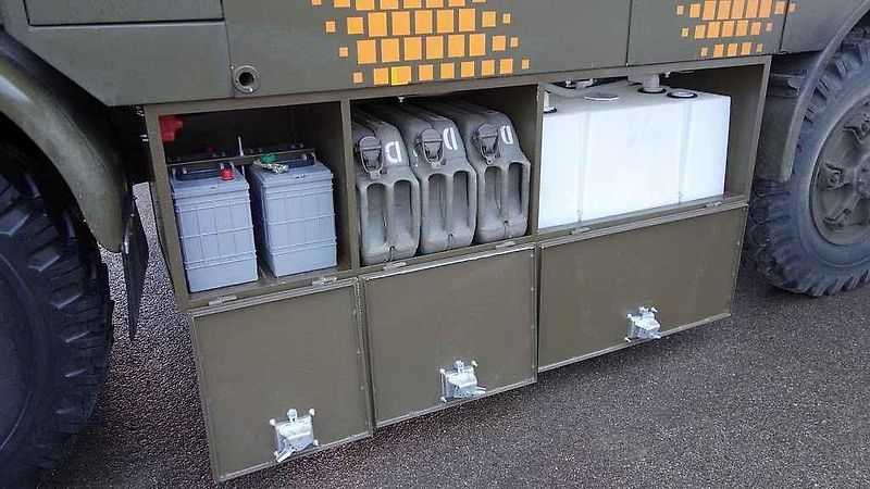 Automobil si umí poradit i s těžším terénem