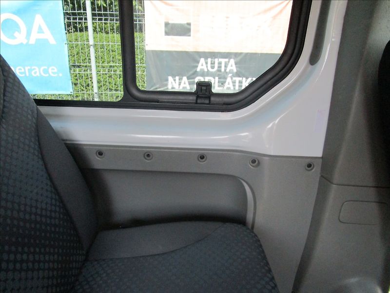 Renault Trafic 2.0dCi 115 Passenger, 9 míst - fotka 24 z 41