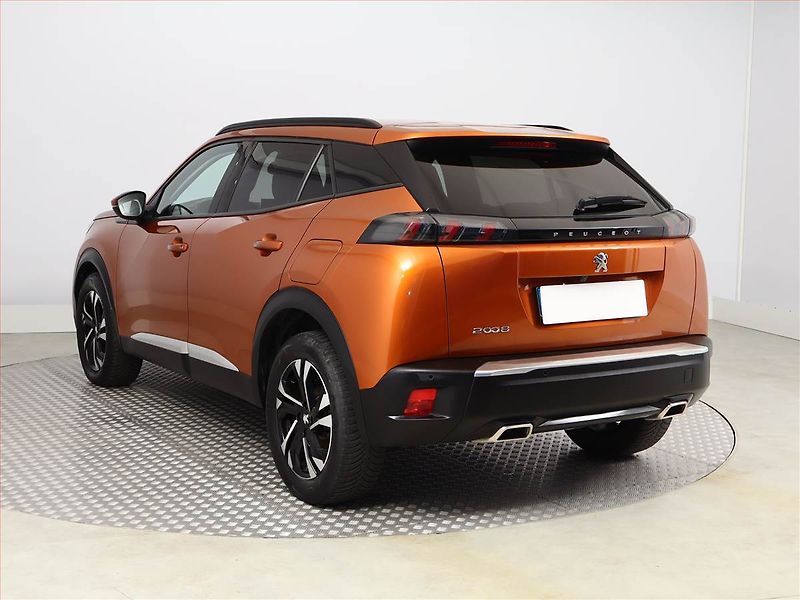 Peugeot 2008 (2021) Allure 1.2 PureTech, Navi - fotka 4 z 16