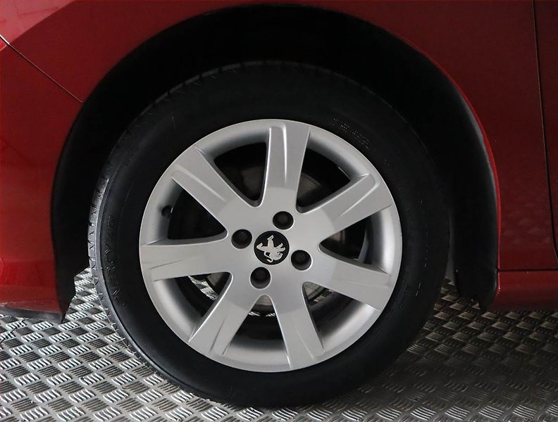 Peugeot 308 (2012) 1.6 HDi, nová STK, slušný stav - fotka 15 z 18