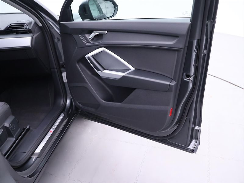 Audi Q3 1,5 35 TFSI S tronic S line CZ - fotka 13 z 36