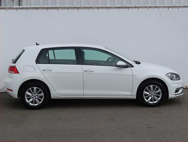 Volkswagen Golf (2018) Comfortline 1.4 TSI, Tempomat - fotka 6 z 17