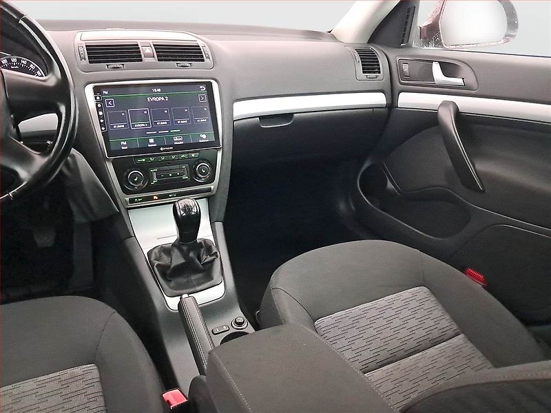 Škoda Octavia (2010) Ambiente 1.8 TSI, Tempomat - fotka 8 z 15