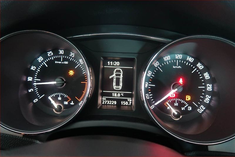 Škoda Superb (2010) 2.0 TDI, Xenony, Tempomat - fotka 11 z 16