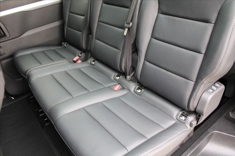 Citroën SpaceTourer 2,0 HDi  1.MAJ,DPH,A/T,8.MÍST - fotka 26 z 38