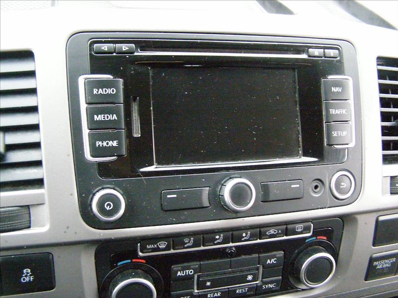 Volkswagen Caravelle 2,0   LONG DSG po servise 103K - fotka 34 z 38