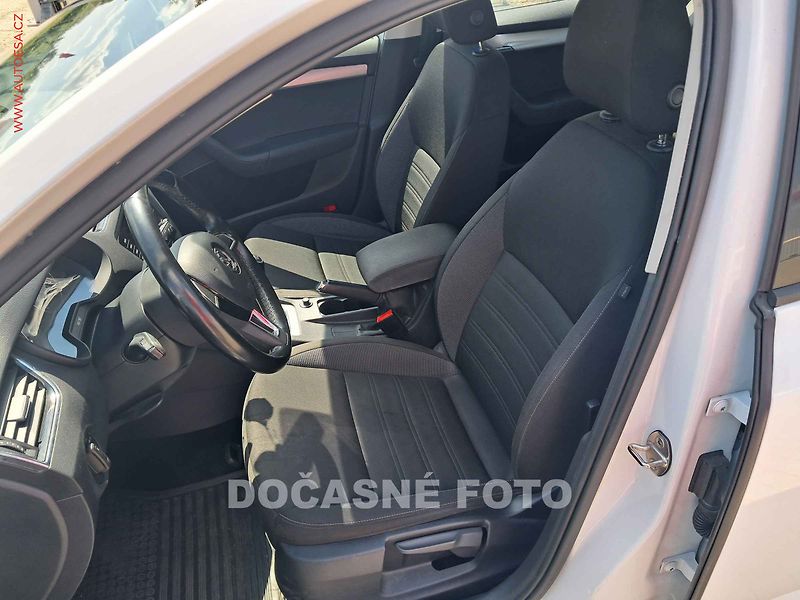 Škoda Octavia (2018) 2.0 TDi, ČR, AC, výhřev sed - fotka 3 z 3