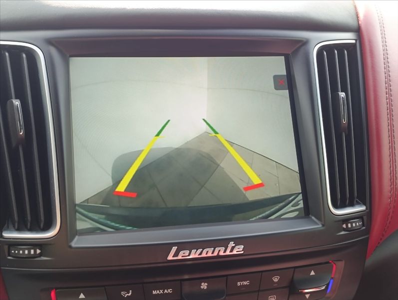 Maserati Levante 3,0 V6 Q4 Kůže,Kamera,Bi-xenon - fotka 34 z 40