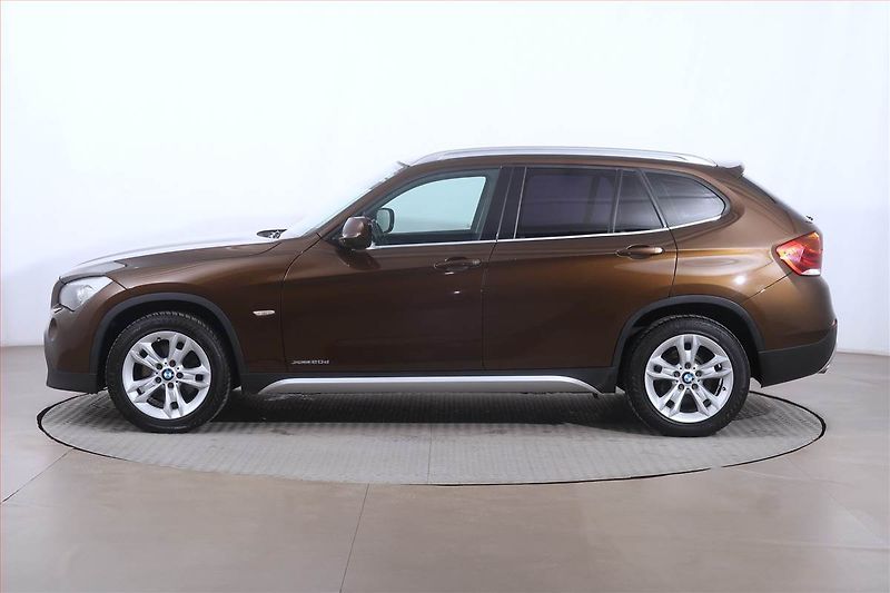 BMW X1 (2012) xLine xDrive20d, 4X4, Automat - fotka 3 z 17