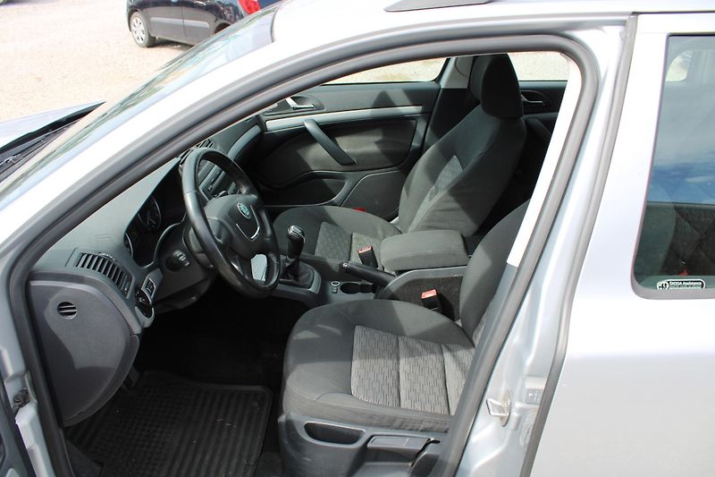 Škoda Octavia (2013) 1,6TDI KLIMA EL.OKNA TEMPOMAT - fotka 9 z 16