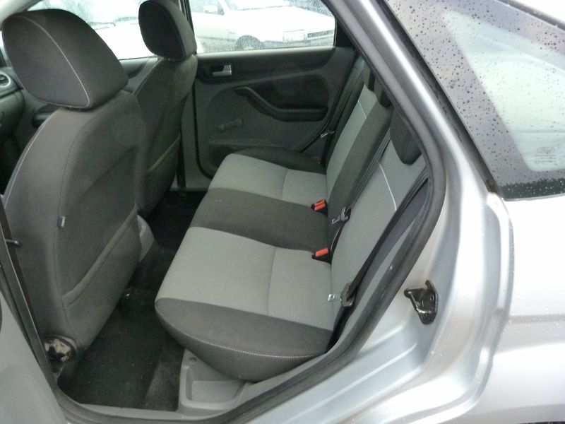 Ford Focus 1.6 16v - fotka 11 z 18