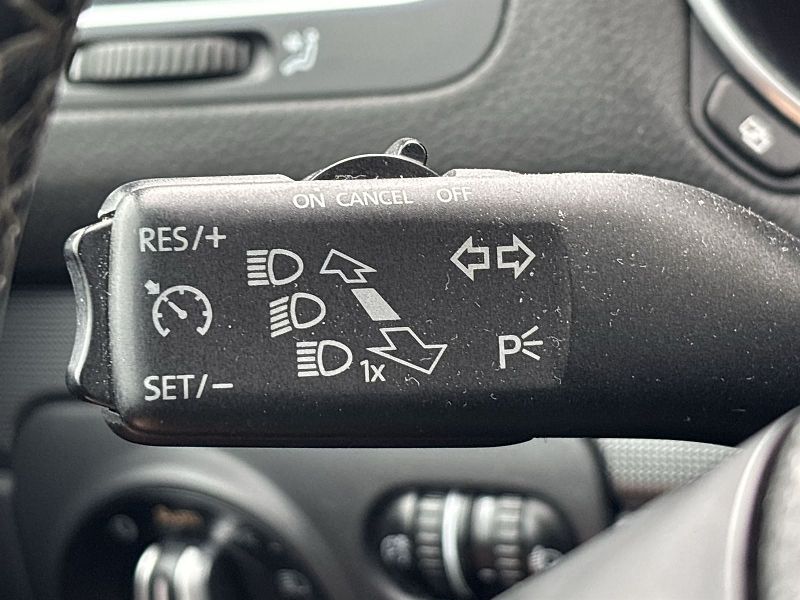 Volkswagen Golf (2012) 1.6 TDI Trend - fotka 21 z 30
