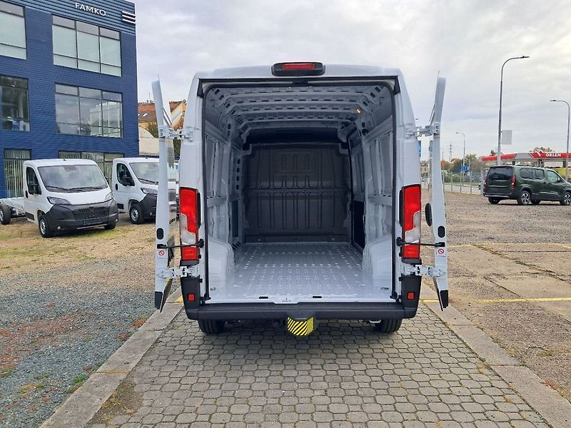 Peugeot Boxer Furgon 3500 L3H2 BlueHDi 180k - fotka 13 z 17