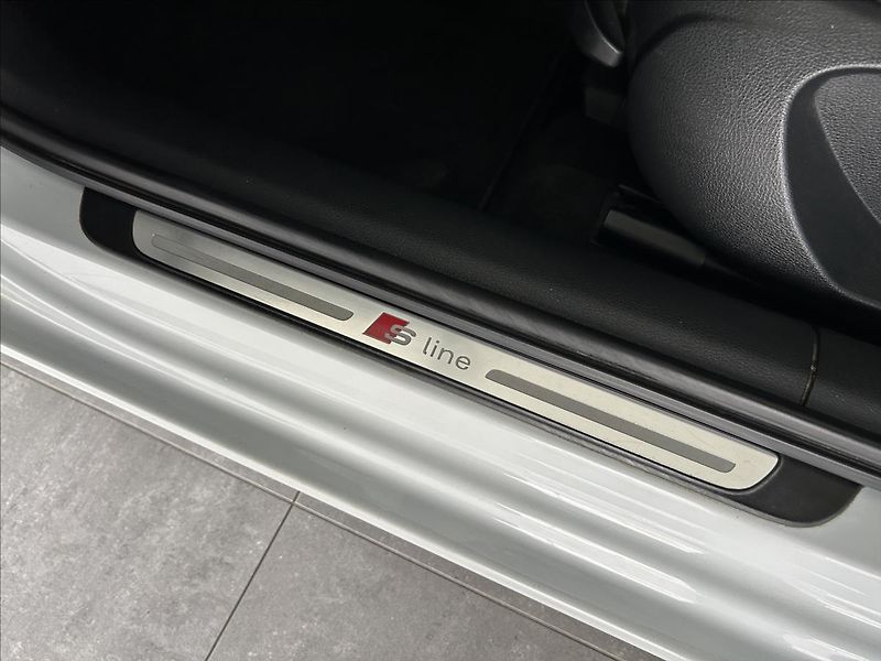 Audi A3 2,0   TDI 110kW,S-LINE,SPORTBA - fotka 34 z 35