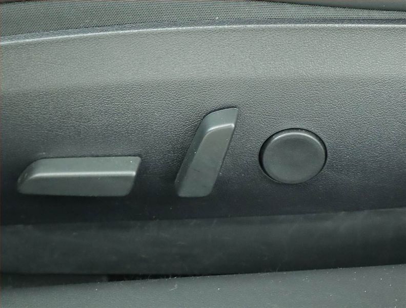 Tesla Model 3 (2019) Long Range 4WD 78kWh, SoH 81% - fotka 19 z 22